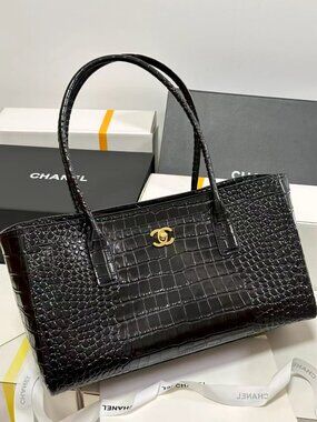 Classic CHANEL   bag: A Stylish and Versatile Choice for Elegance